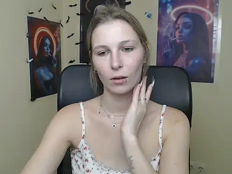StrangerGi live cam on StripChat