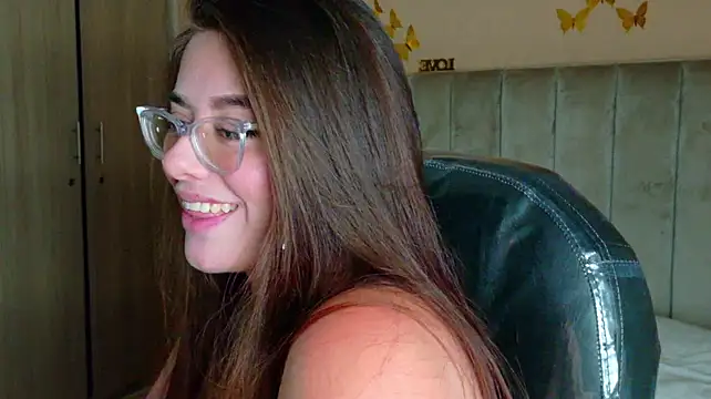 Charlotte_Olsen_ live cam on StripChat