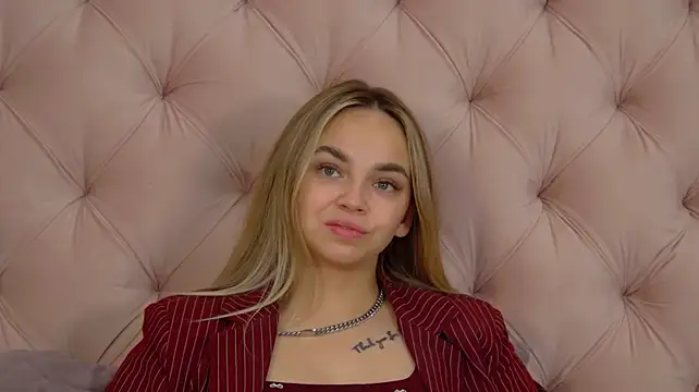 AnitaVenture live cam on StripChat