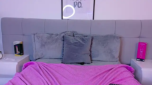 Nicolee_Saint webcam