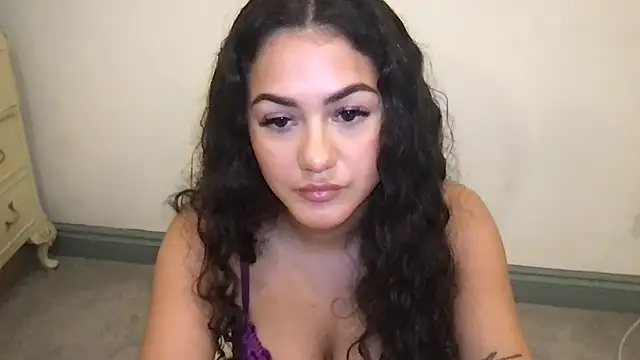 Alyiahdolll webcam