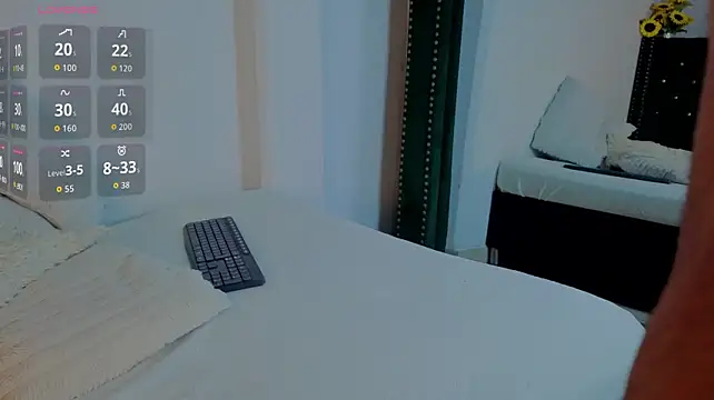Adriann_voss live cam on StripChat