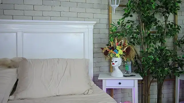 EmillyBronte live cam on StripChat