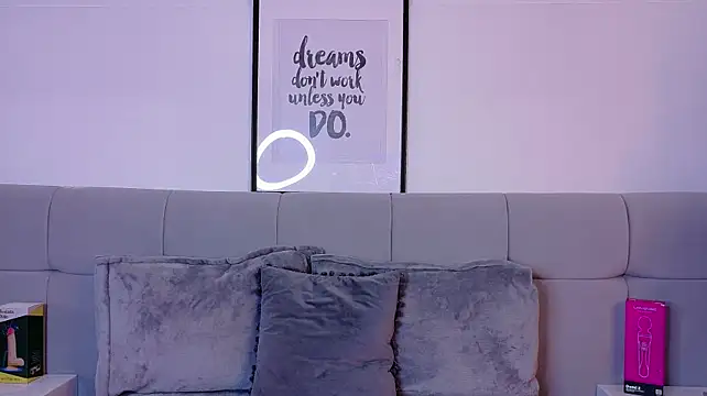 Nicolee_Saint webcam