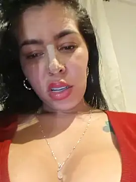 Luianna live cam on StripChat