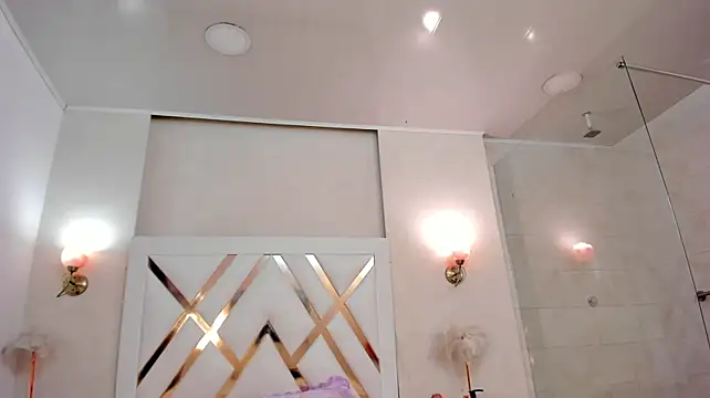 Sky_Collins_ webcam
