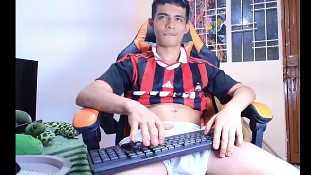 Apolo_fox22 live sex cam