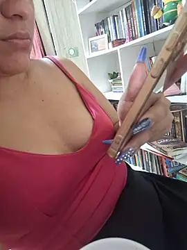 euahotmarii3 live cam on StripChat
