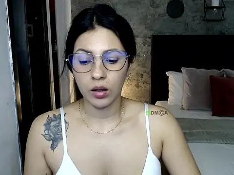isa_cruzx live cam on StripChat