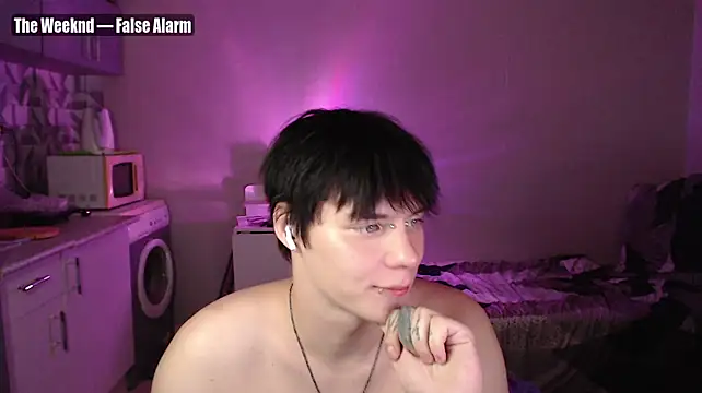 yourlildemon live cam on StripChat