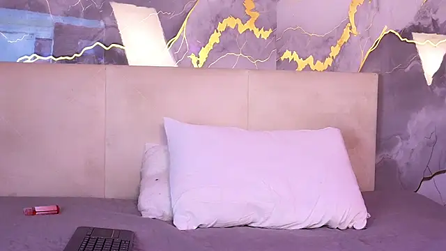 AlissaBrow webcam