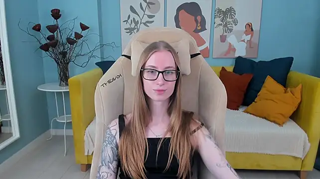 auroralean (F young) - erotic tease in dogy pose 🐶