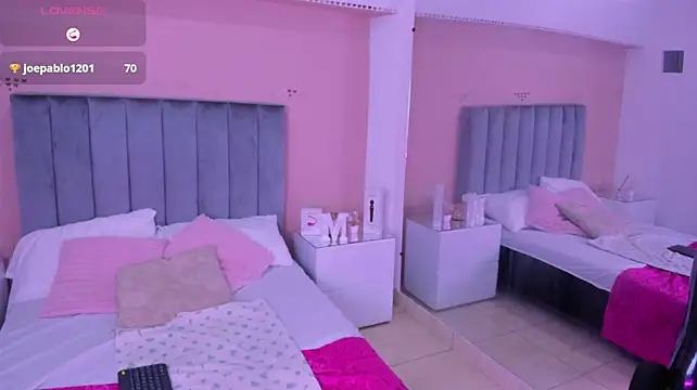 MiaPortmass_ live cam on StripChat