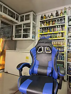 OliverWest04 webcam