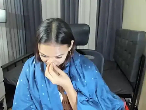 XTsUncutMargauxX webcam