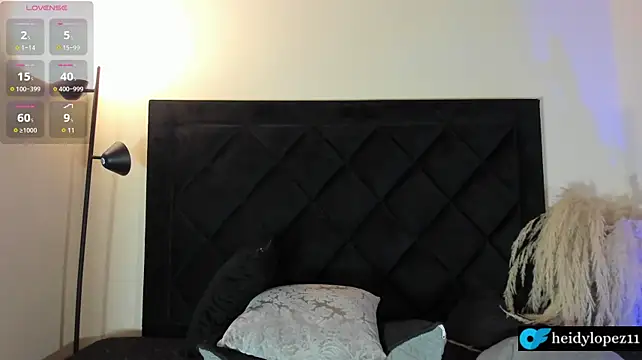 cloe_bech1