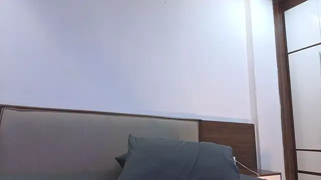 emonyashka_ live cam on StripChat