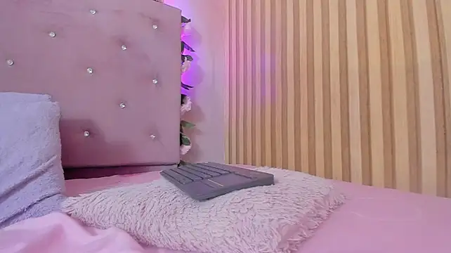 lovely__kiss__ live cam on StripChat