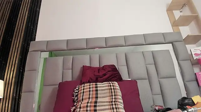 amaia_santini live cam on StripChat