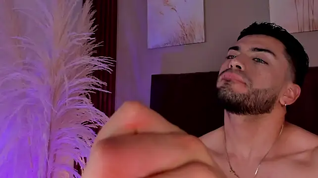Alexander_Diazz live cam on StripChat