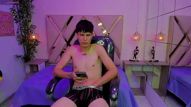 Salvatore18_ live cam on StripChat