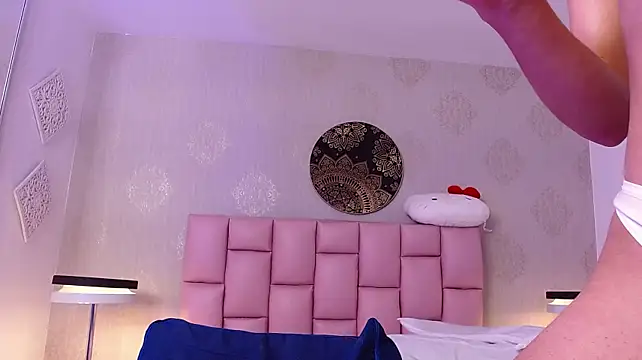 IsabelleDaza live cam on StripChat