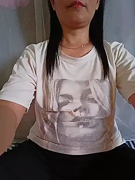Doremon_95 live cam on StripChat