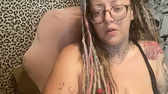 Aubrey-18XX live cam on StripChat