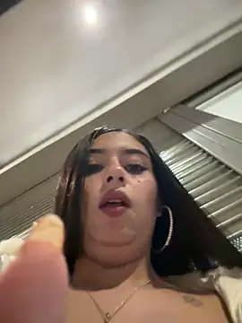 LilacNoir live webcam