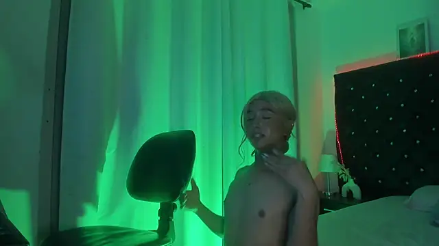 BellaRoge webcam