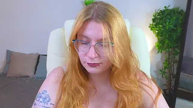 AliceBrightside live cam on StripChat