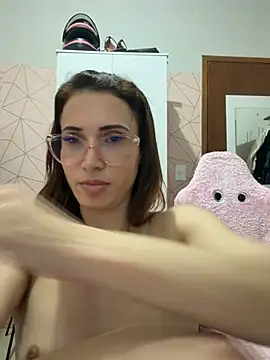Irresistible37 webcam