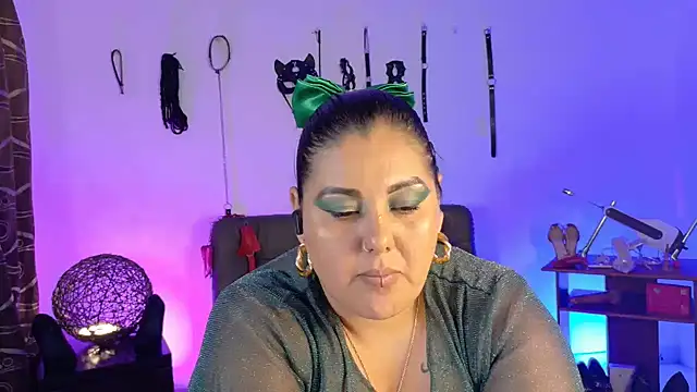 AndreaKinky live cam on StripChat