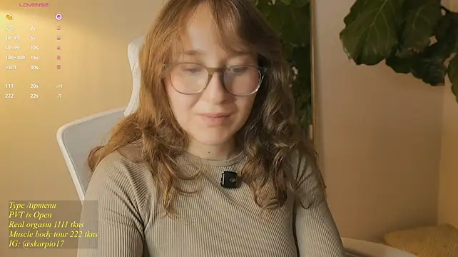 Scarlett_NoirMuse live cam on StripChat