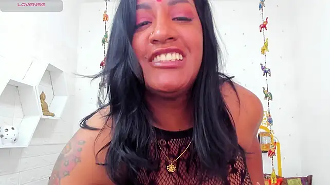 LadyNahir webcam