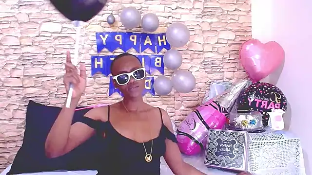 EbonyOlive69 webcam