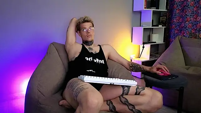 DENIS_HERE live cam on StripChat