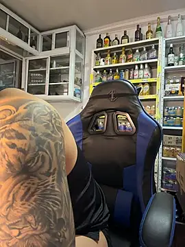 OliverWest04 webcam