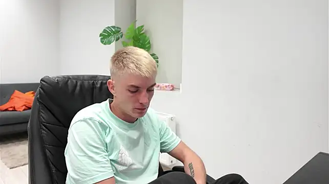Logan_Falk webcam
