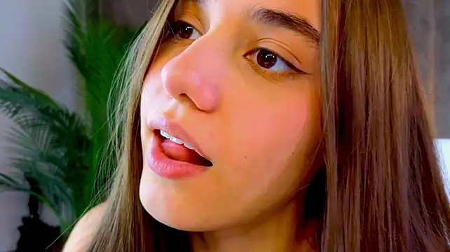 Arianaaallens_ webcam