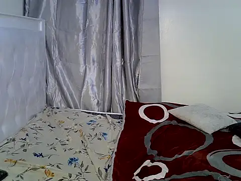 Petiteluxy webcam