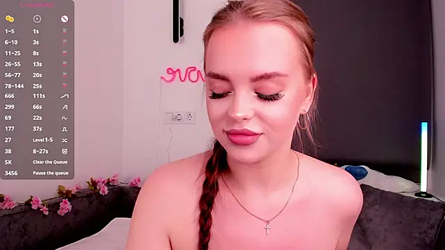 AriaRosaline webcam