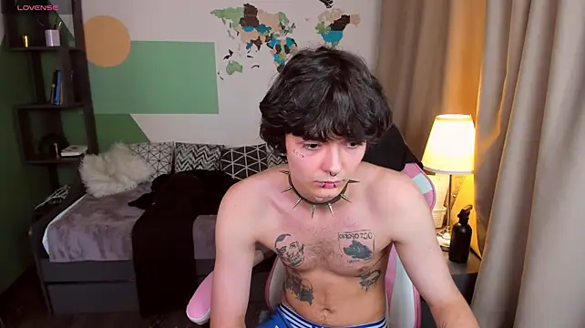 YoungHeartbroker webcam
