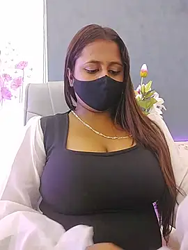 LoveLy-Soneya live cam on StripChat