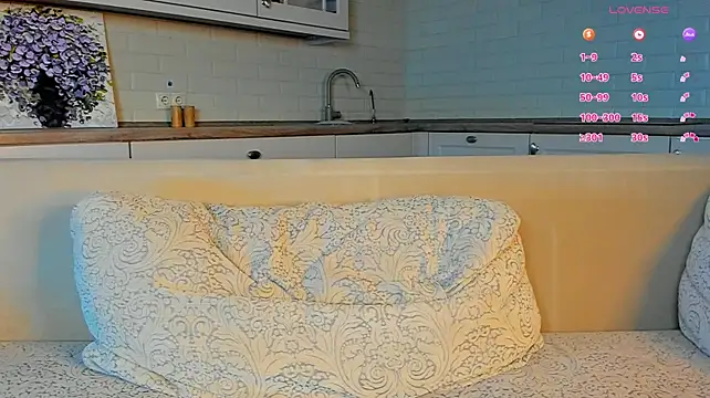 UWU_flower live cam on StripChat