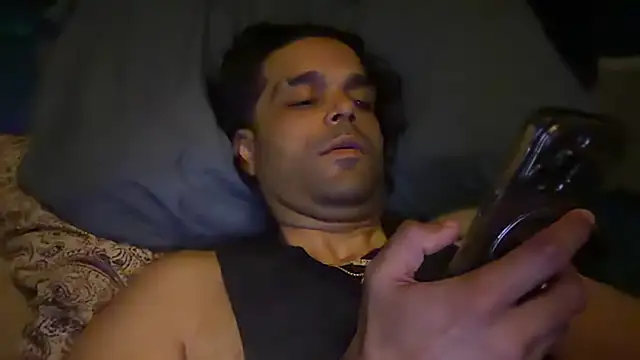 icebergslim281 live cam on StripChat