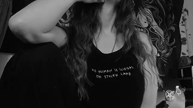 Silentmary live cam on StripChat