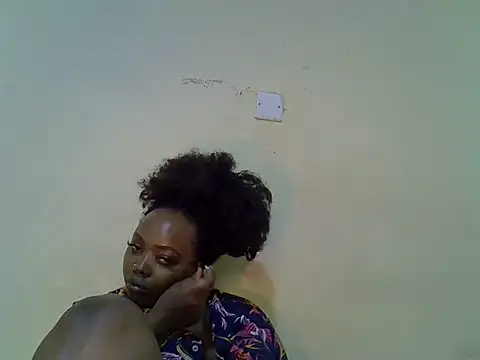 big_bootty96 live cam on StripChat