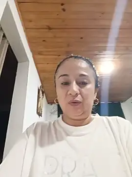 _Dr-Luna_1 live cam on StripChat