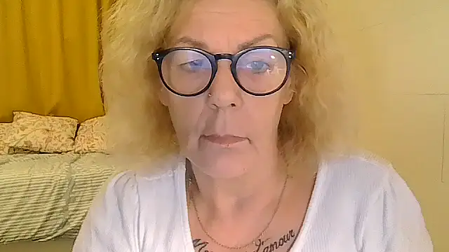 belgianshantie live cam on StripChat